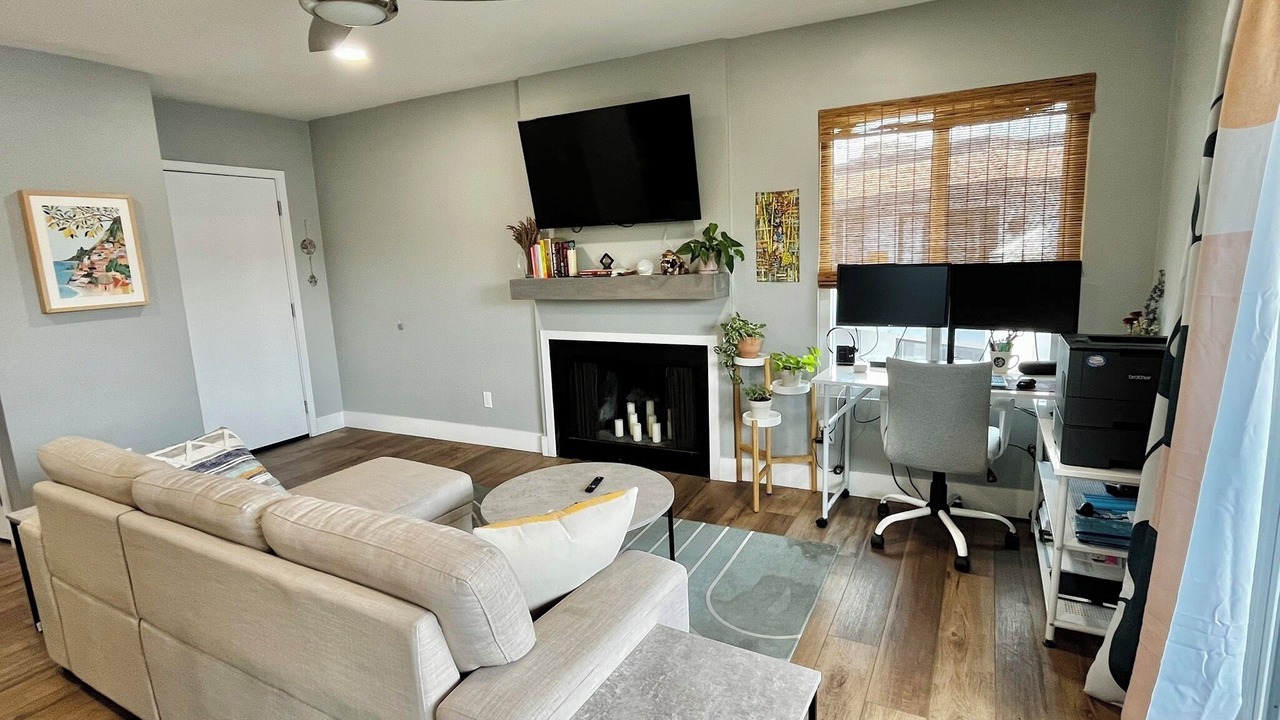 Photo of Livingroom in Midway-Pacific Highway