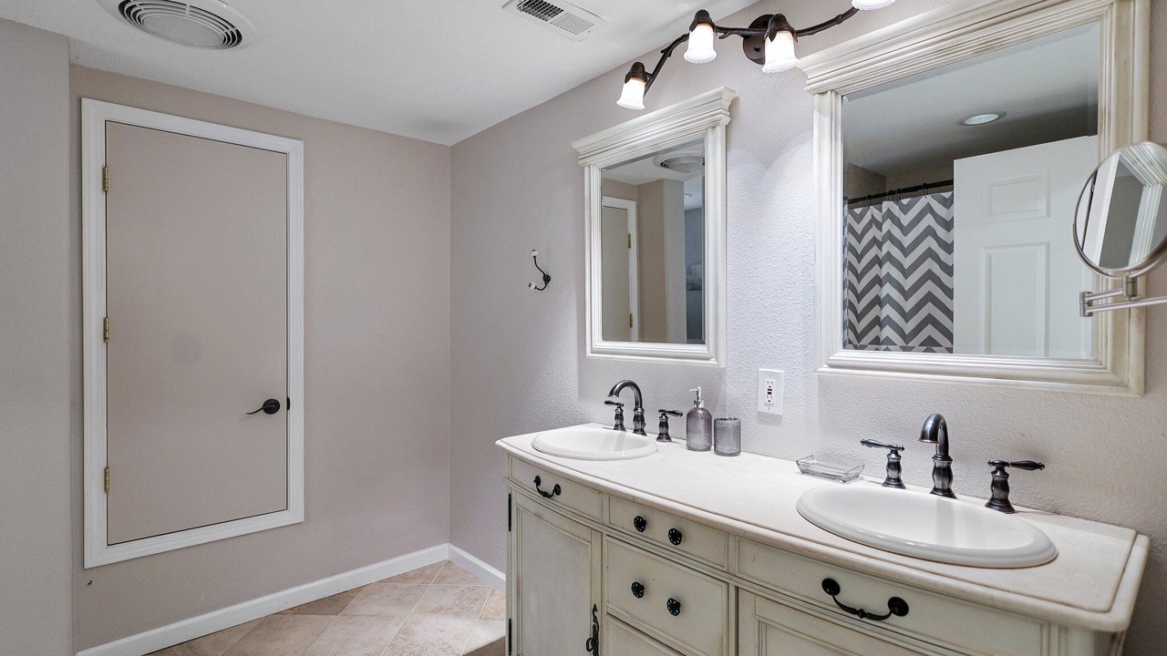 Photo of Bathroom in Sunset