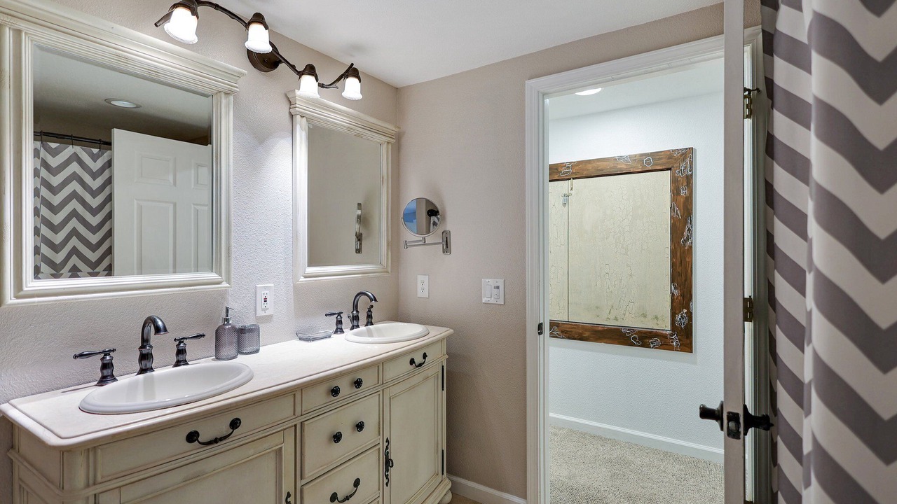 Photo of Bathroom in Sunset