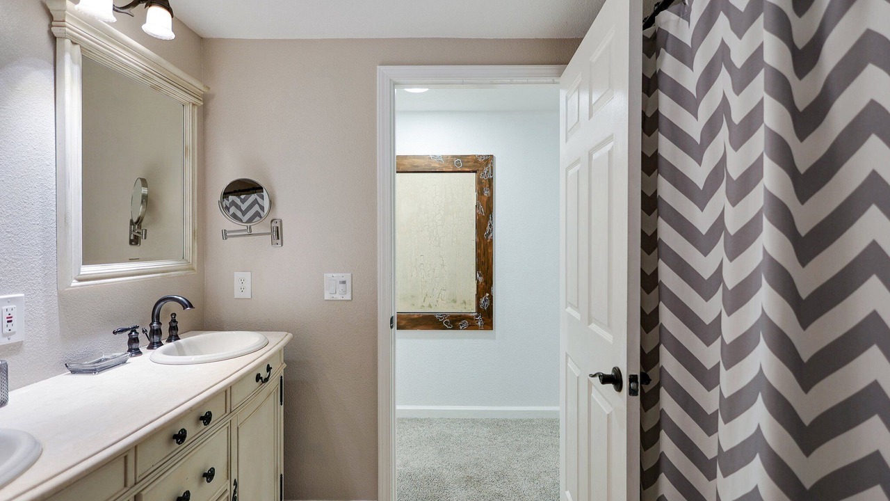 Photo of Bathroom in Sunset
