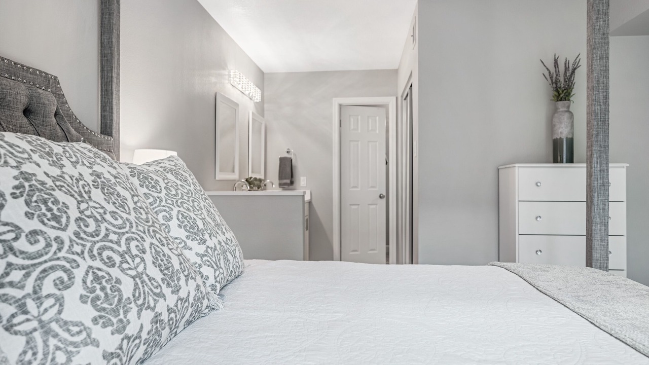 Photo of Bedroom in Paradise Valley Village