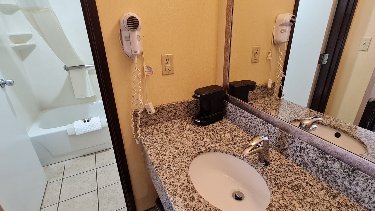 Photo of Bathroom in Oakridge