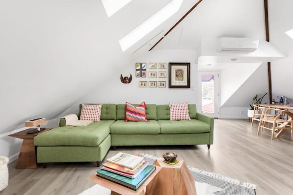 Photo of Livingroom in East Peralta
