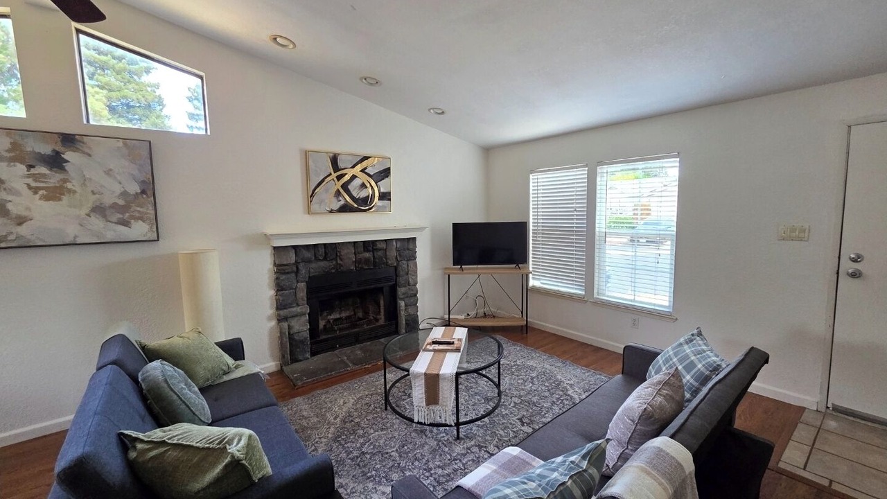 Photo of Livingroom in American Canyon