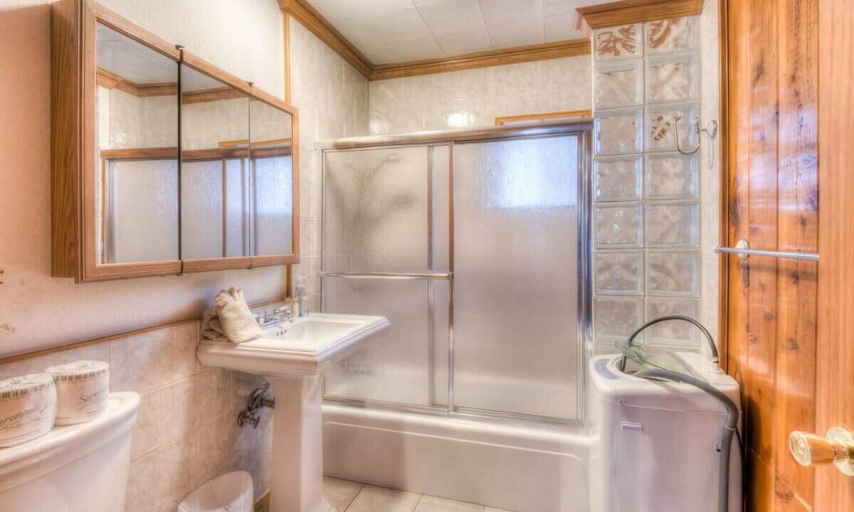 Photo of Bathroom in Tahoe Island