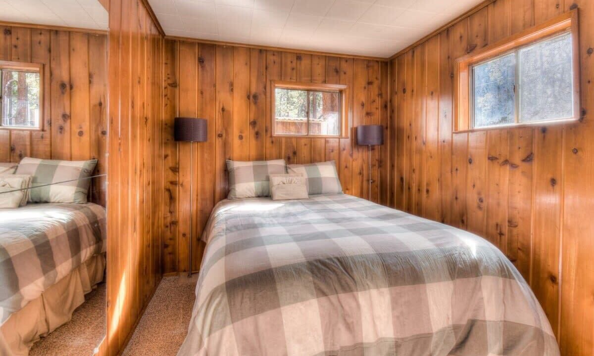 Photo of Bedroom in Tahoe Island