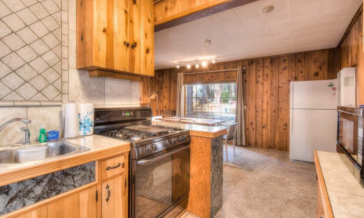 Photo of Kitchen in Tahoe Island