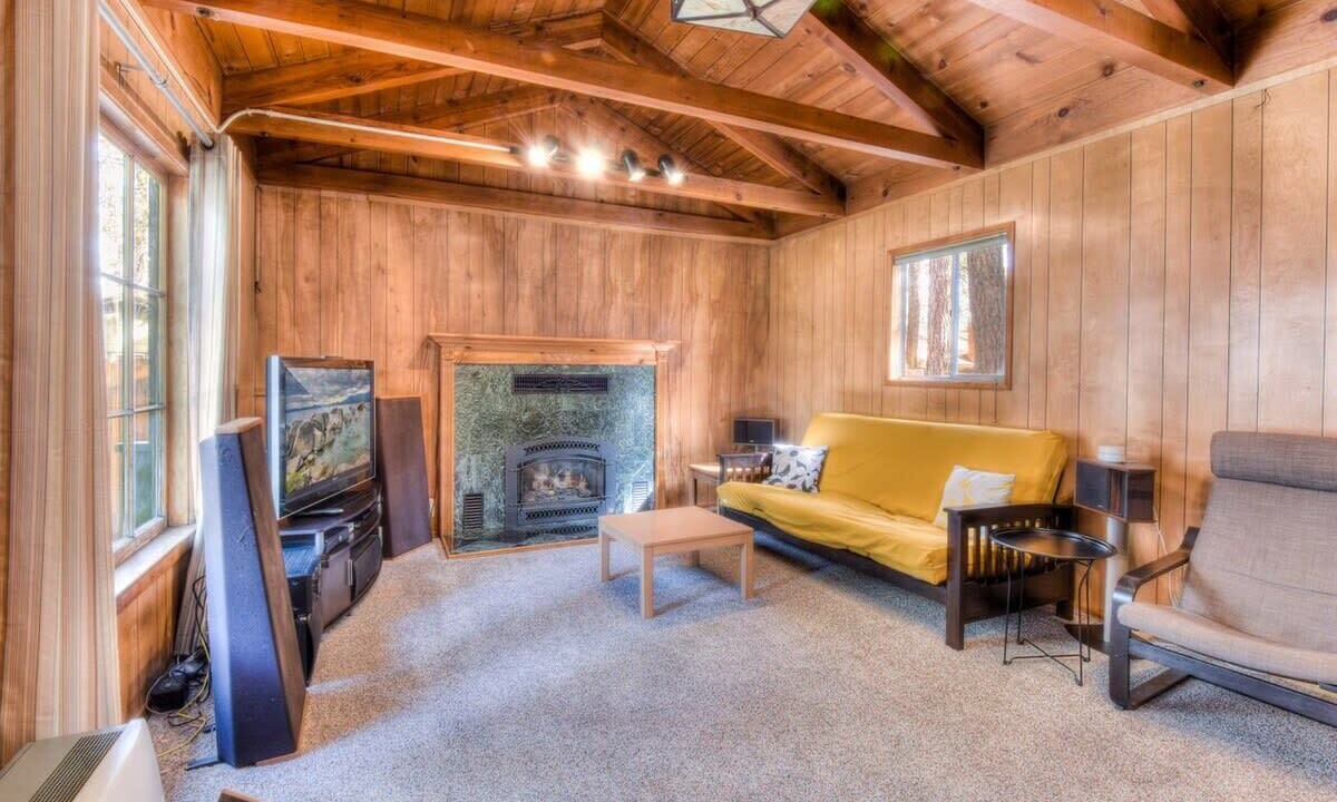 Photo of Livingroom in Tahoe Island