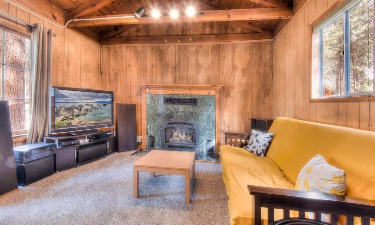 Photo of Livingroom in Tahoe Island