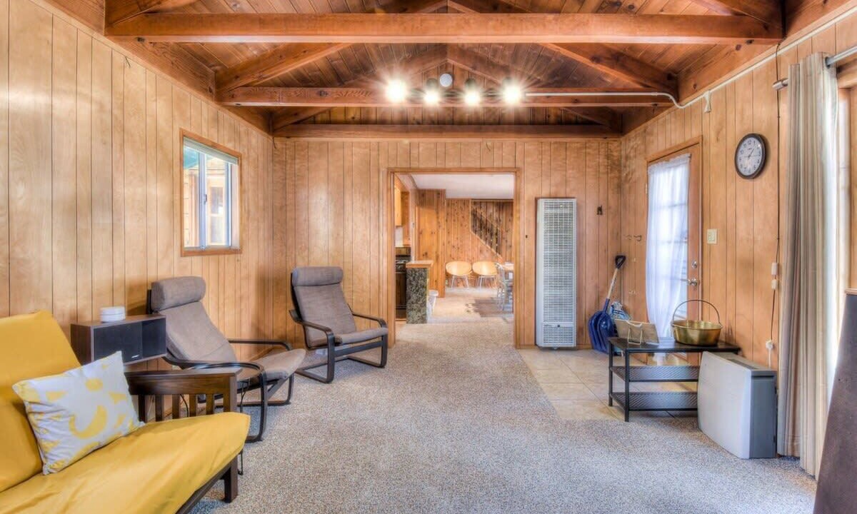 Photo of Livingroom in Tahoe Island