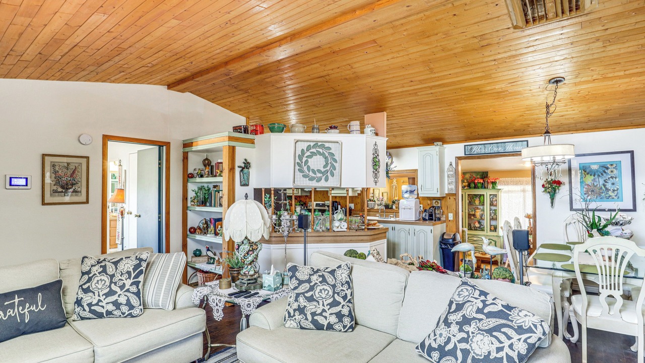 Photo of Livingroom in Dolan Springs