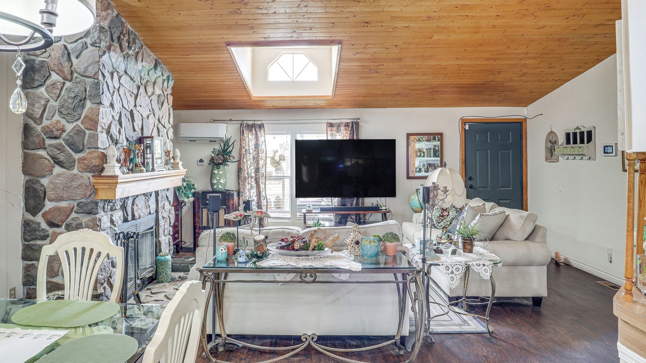 Photo of Livingroom in Dolan Springs