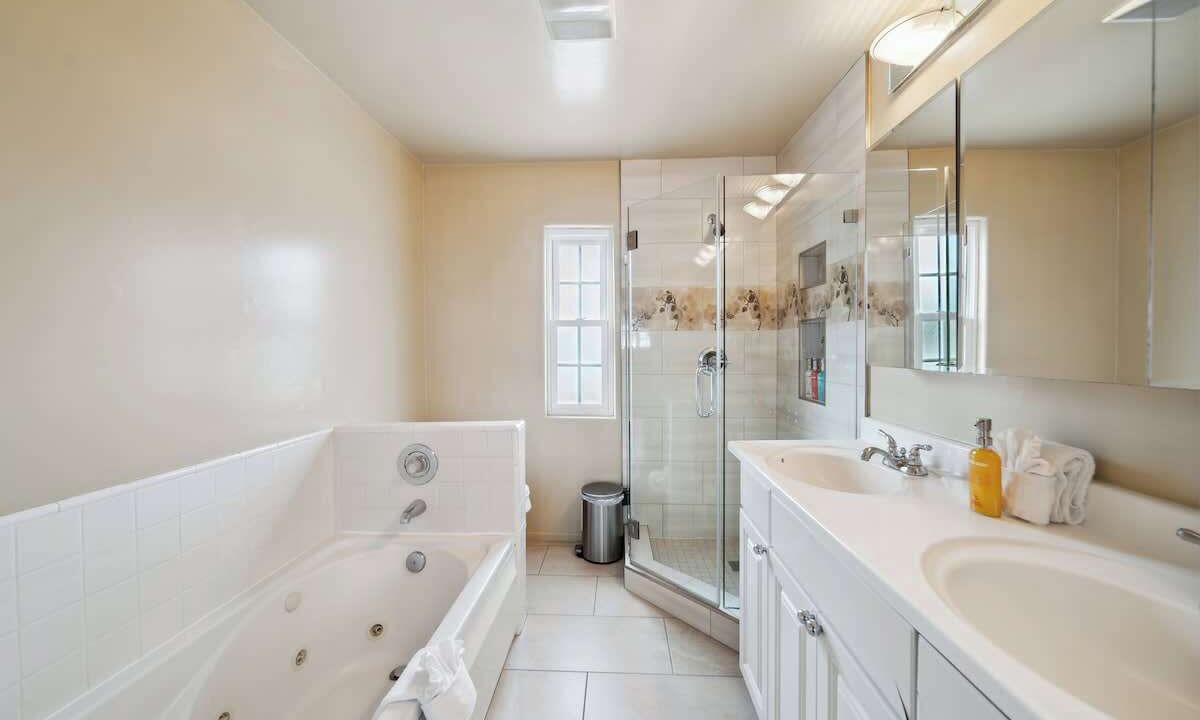Photo of Bathroom in Corona del Mar