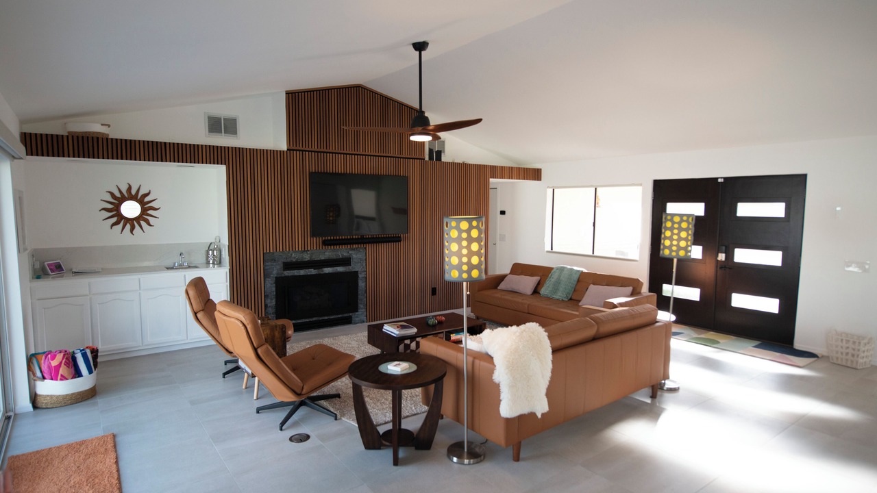 Photo of Livingroom in Racquet Club West