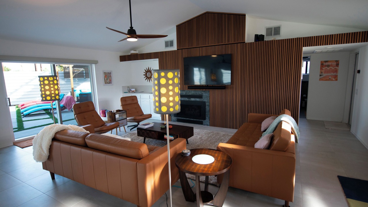 Photo of Livingroom in Racquet Club West