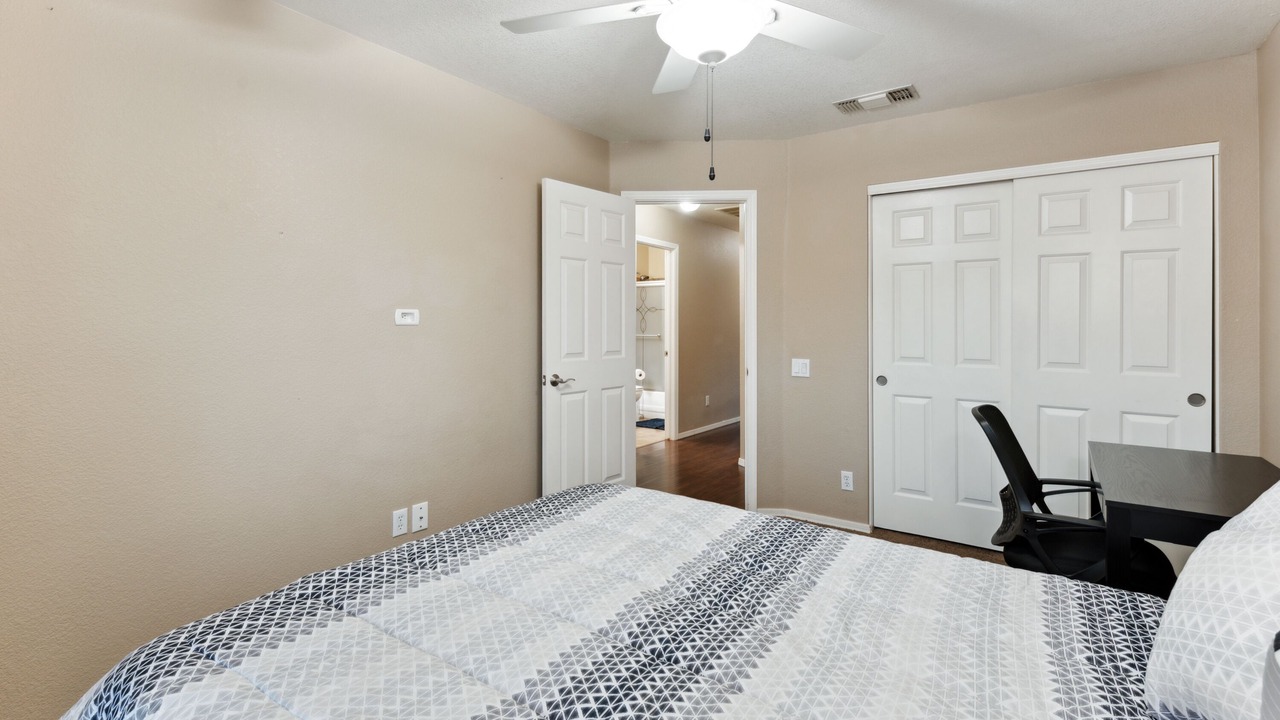 Photo of Bedroom in Paradise Valley Village