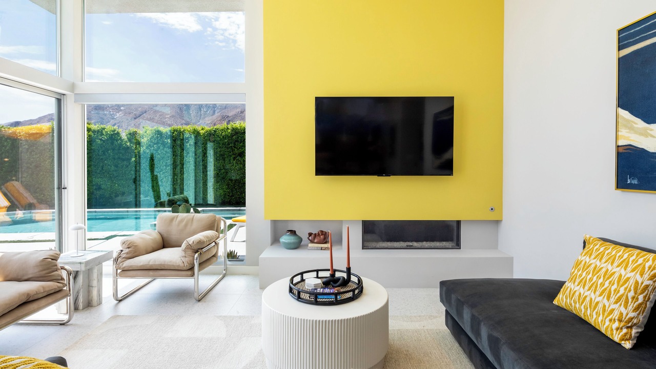 Photo of Livingroom in Racquet Club West