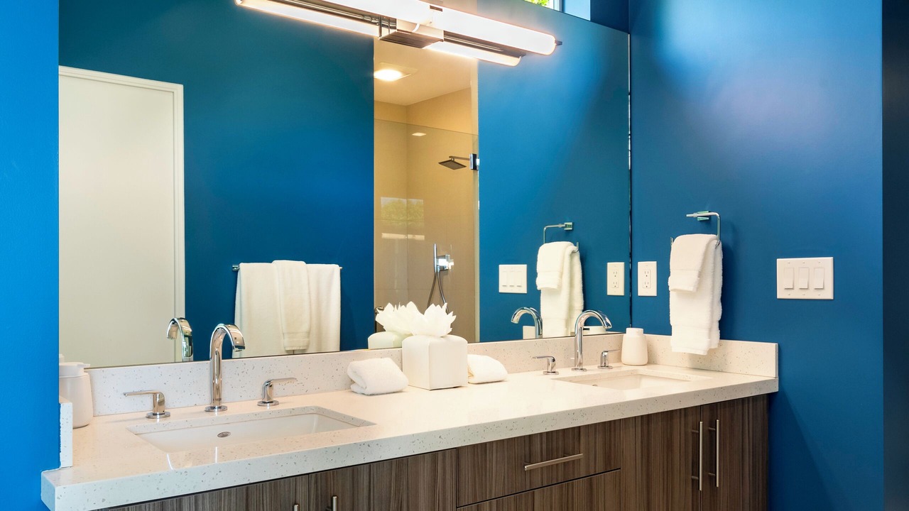 Photo of Bathroom in Racquet Club West