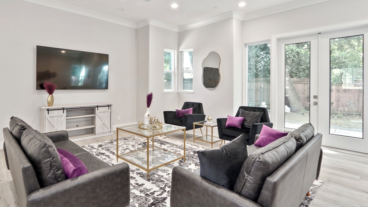 Photo of Livingroom in Central Davis