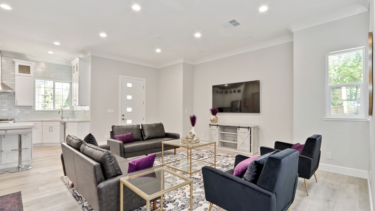 Photo of Livingroom in Central Davis