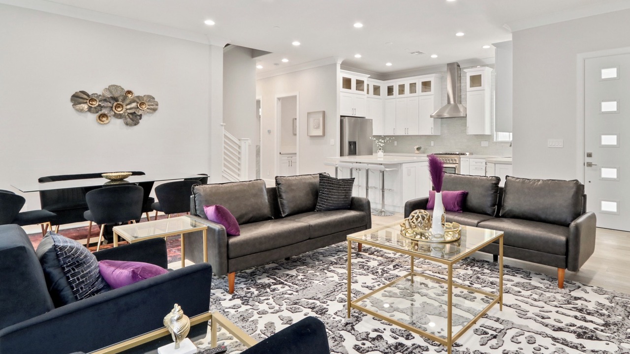 Photo of Livingroom in Central Davis