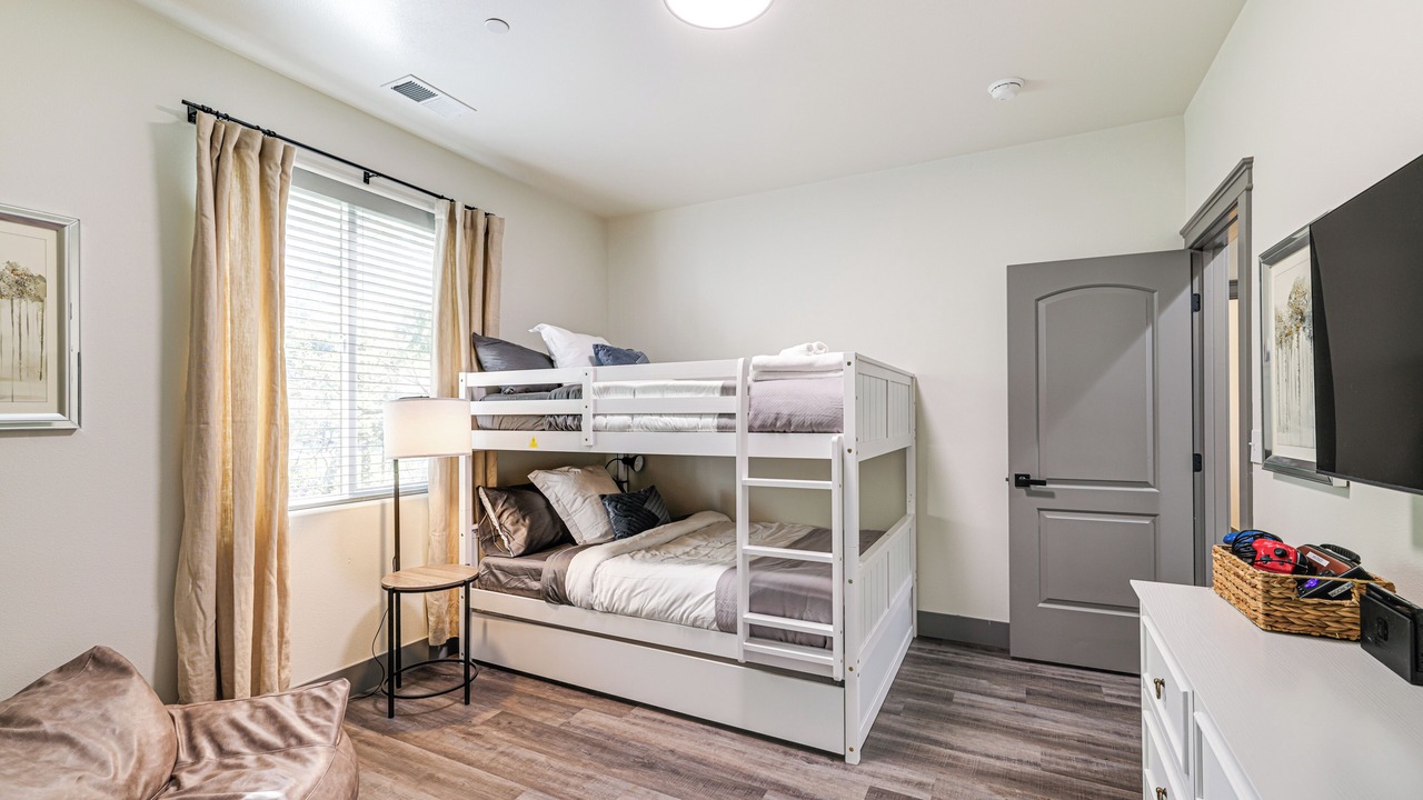 Photo of Bedroom in Mono Vista