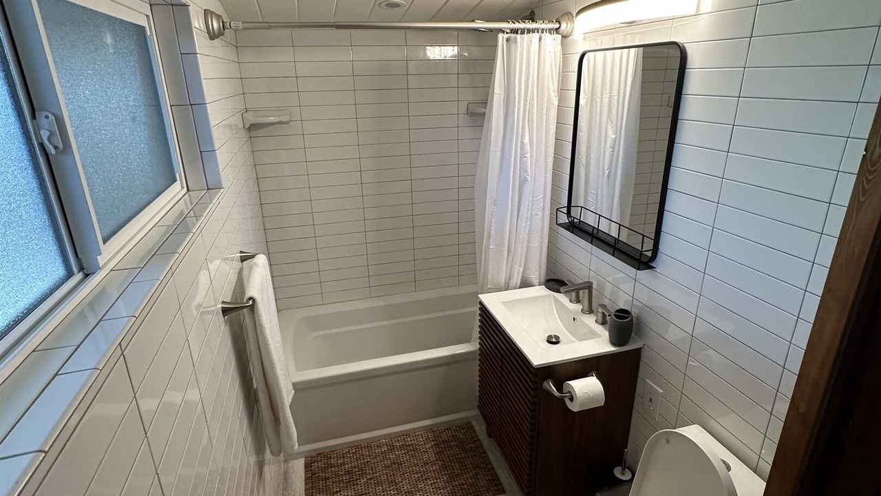 Photo of Bathroom in Lakehead-Lakeshore