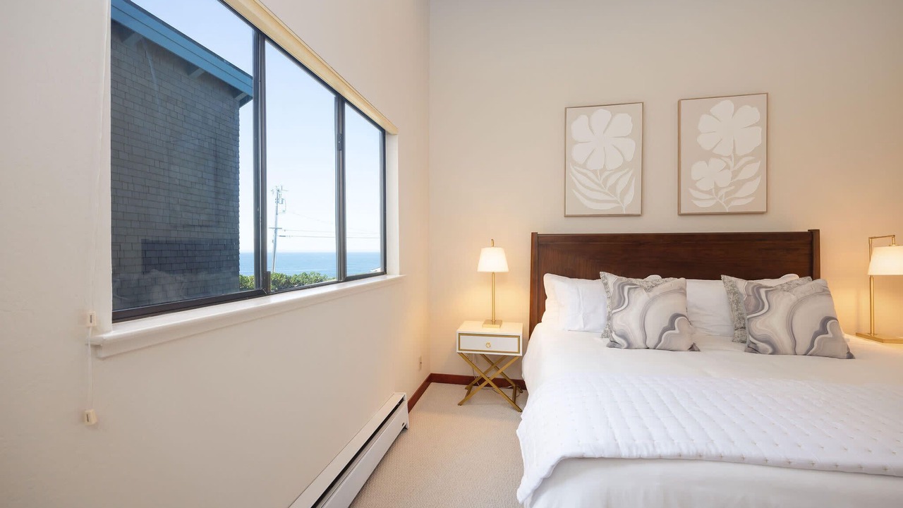Photo of Bedroom in Moss Beach