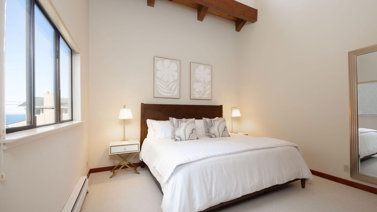 Photo of Bedroom in Moss Beach