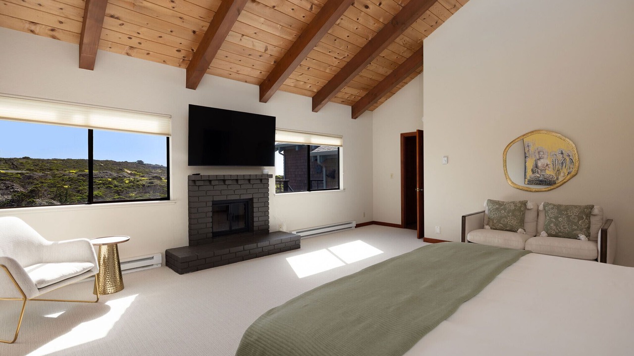 Photo of Bedroom in Moss Beach