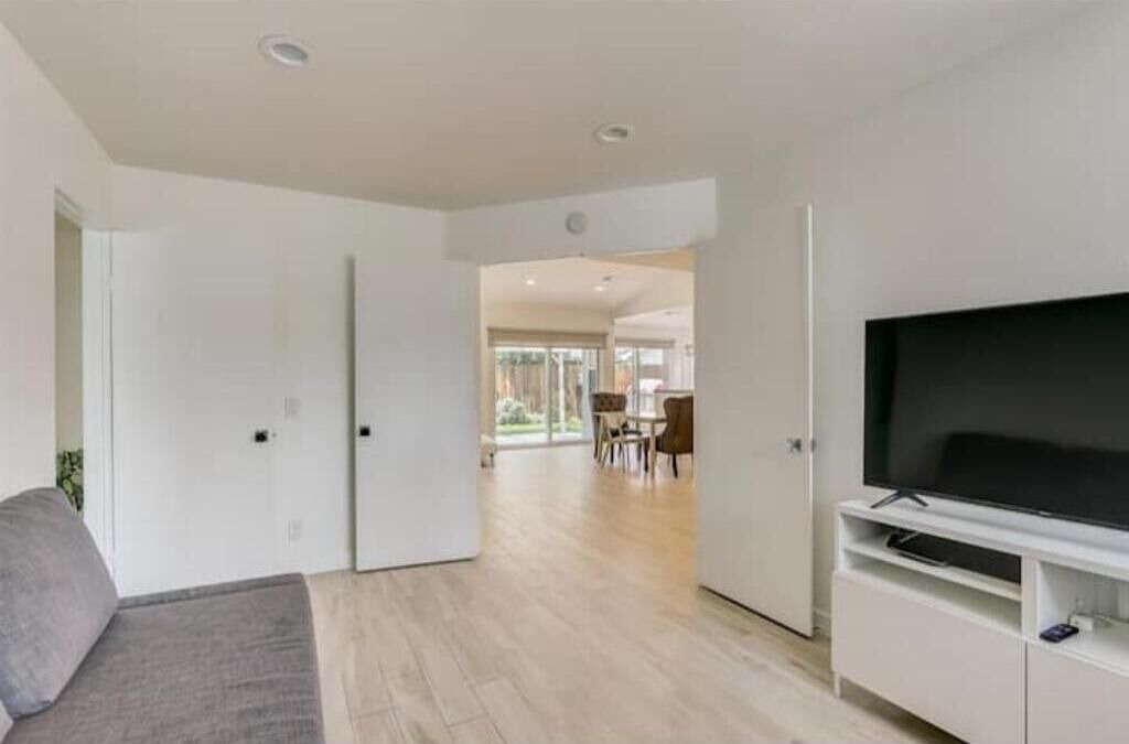Photo of Livingroom in Eastlake