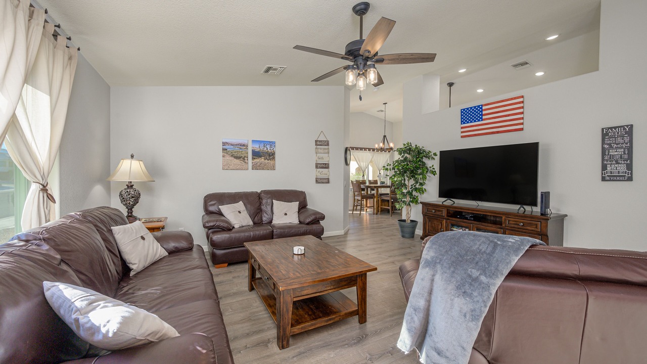 Photo of Livingroom in Sunridge Estates