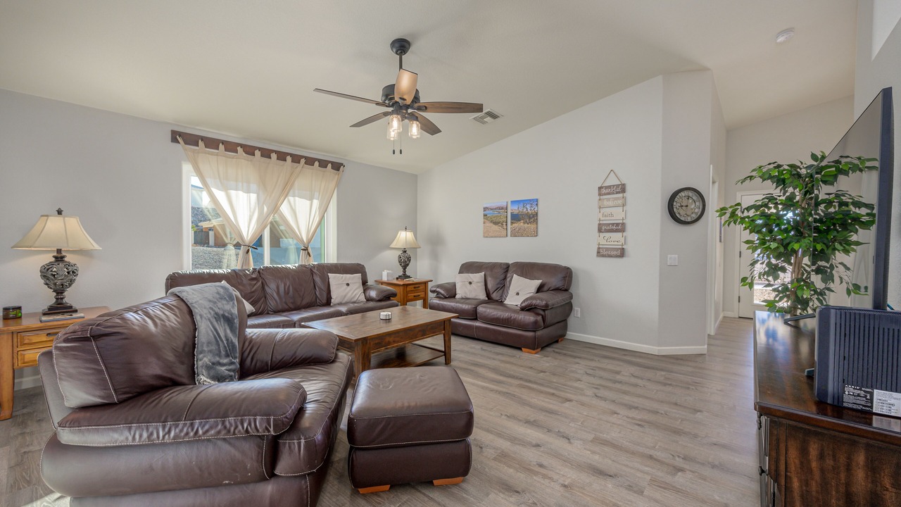 Photo of Livingroom in Sunridge Estates