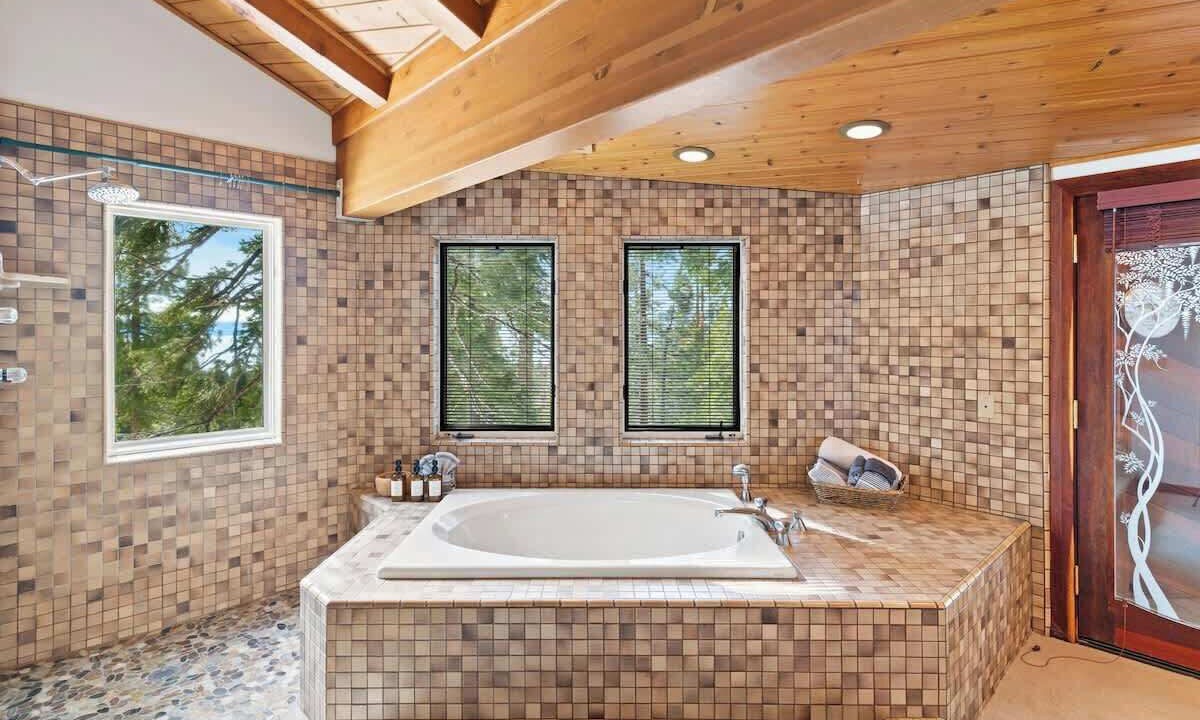 Photo of Bathroom in Dollar Point