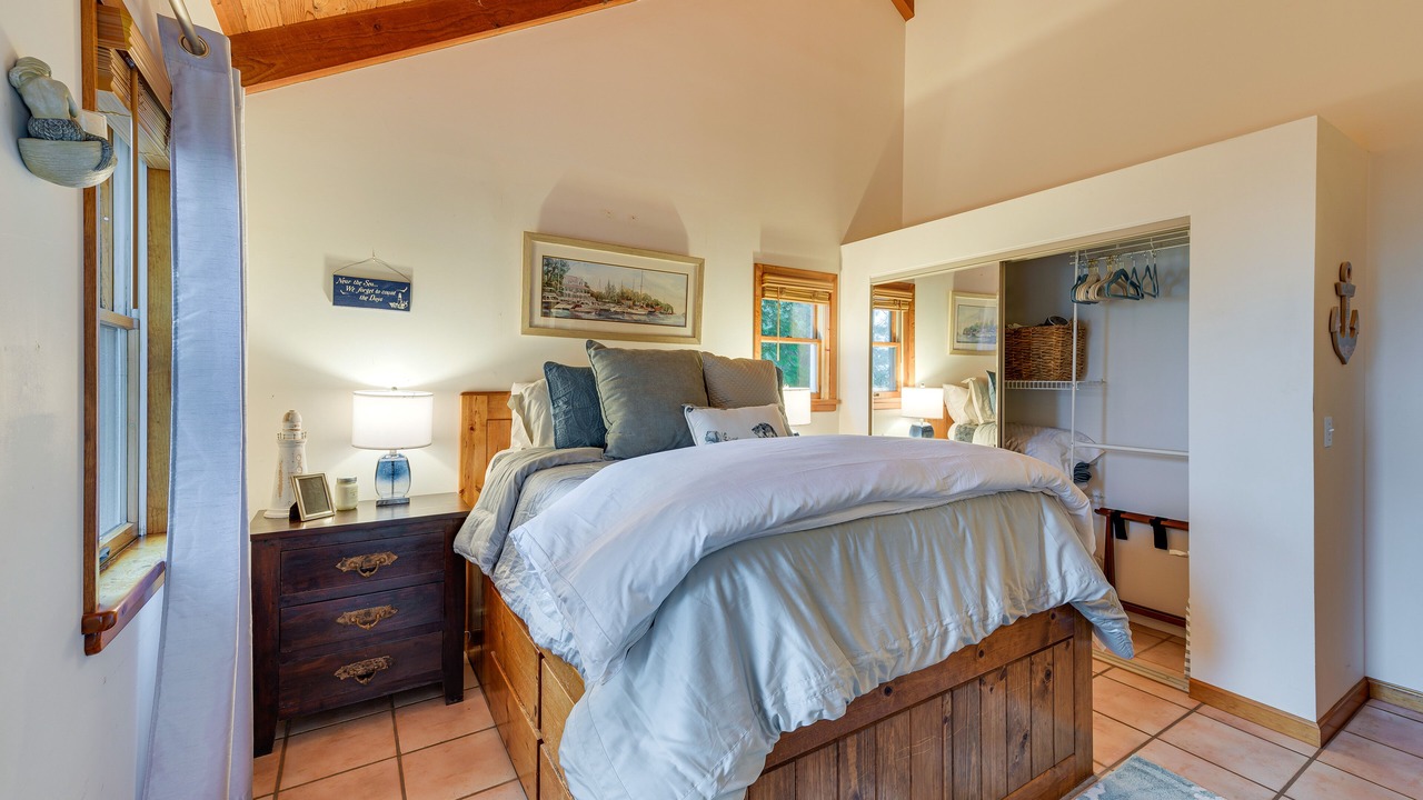 Photo of Bedroom in Gualala