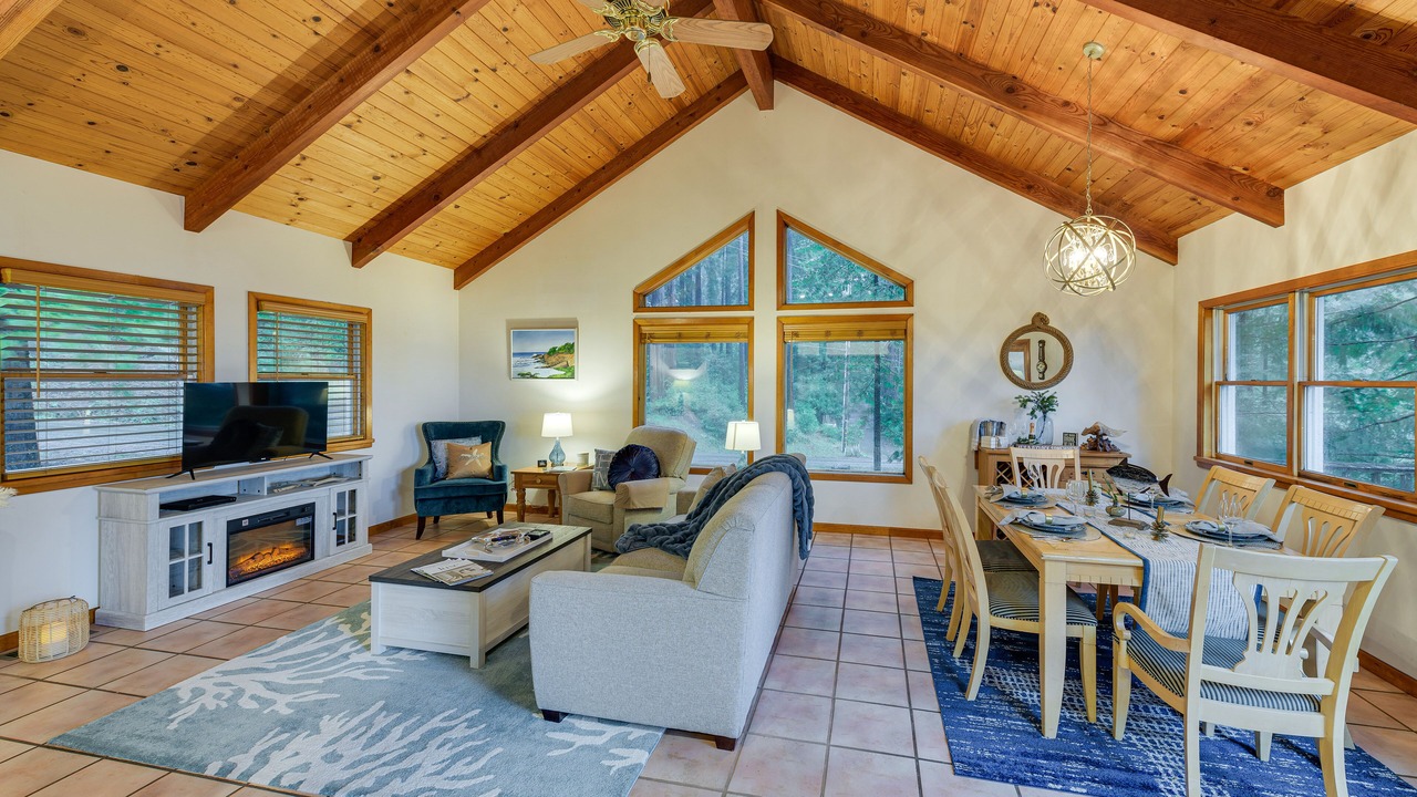 Photo of Livingroom in Gualala