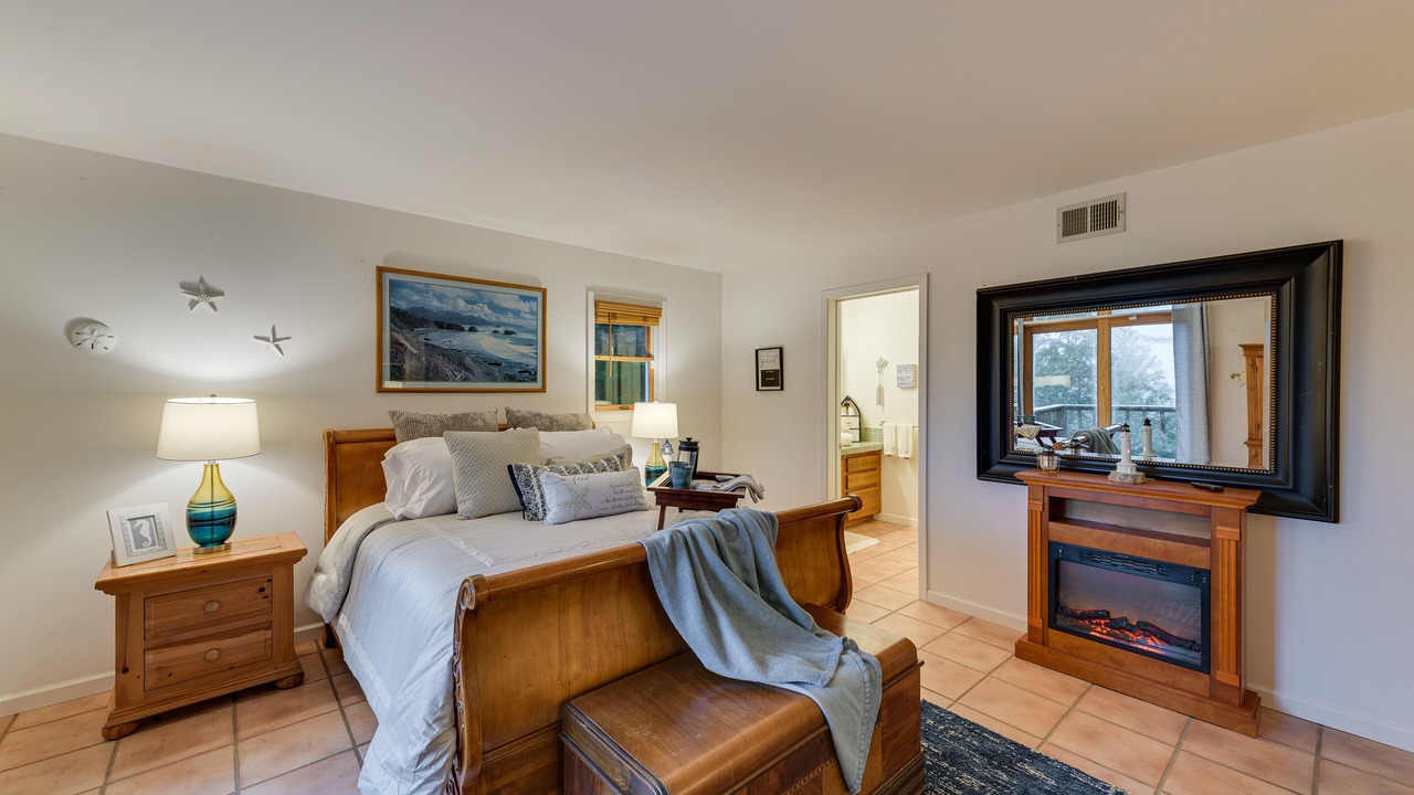 Photo of Bedroom in Gualala