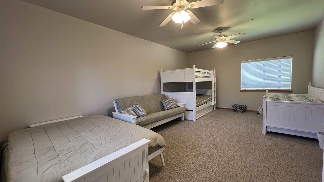 Photo of Bedroom in Oak Shores