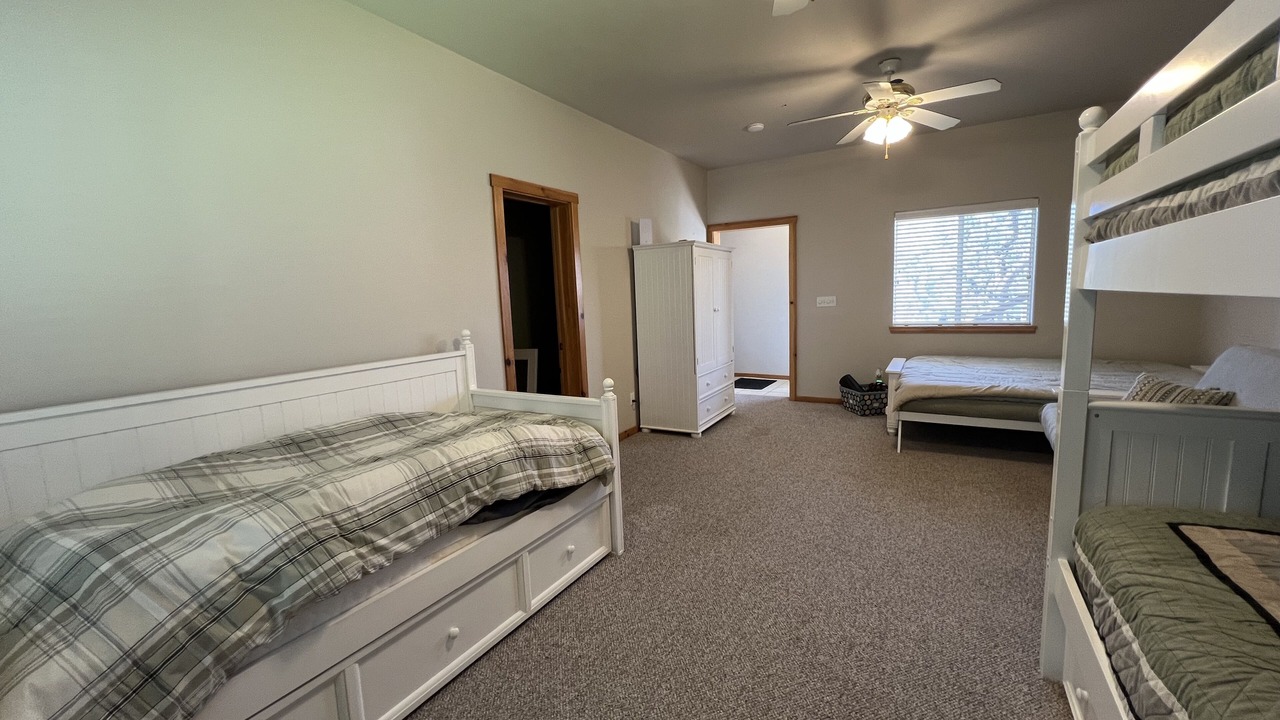 Photo of Bedroom in Oak Shores