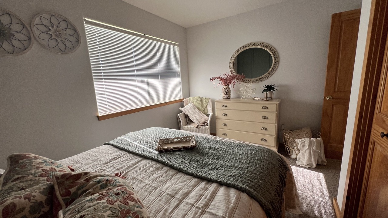 Photo of Bedroom in Oak Shores