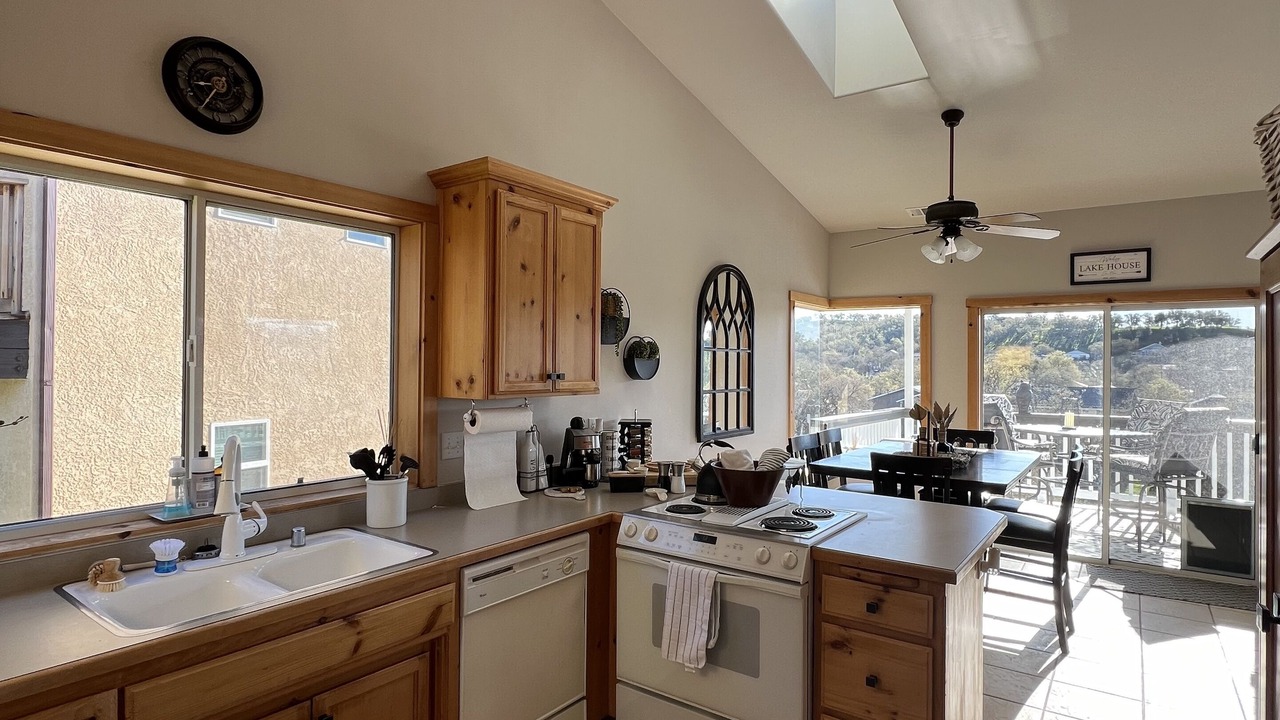 Photo of Kitchen in Oak Shores