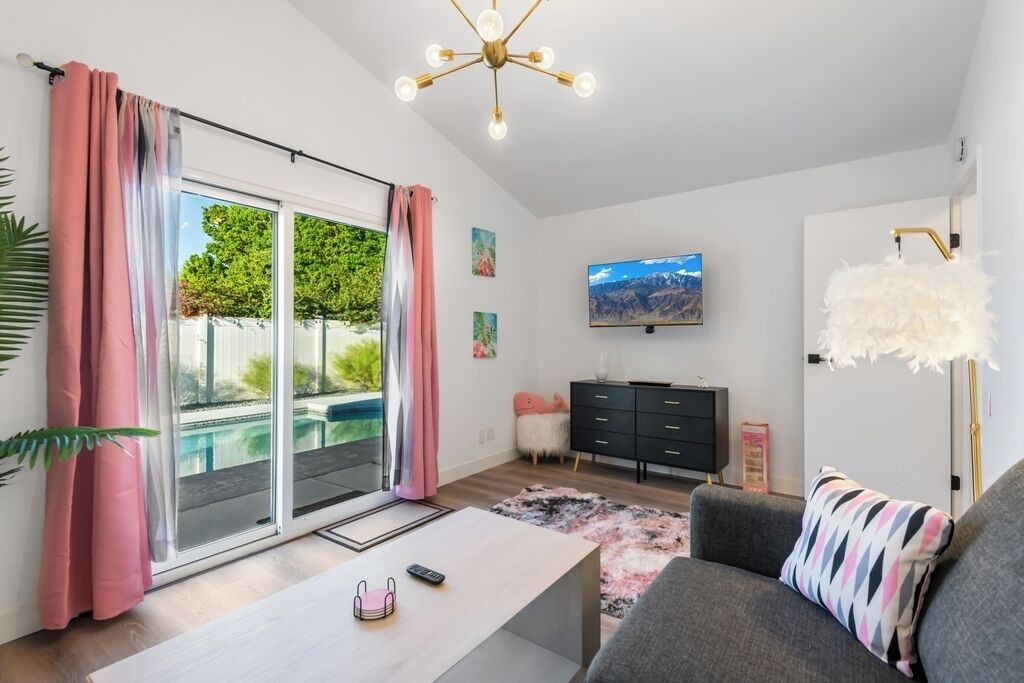 Photo of Livingroom in Desert Park Estates
