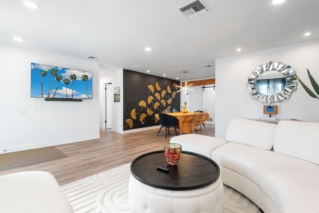Photo of Livingroom in Desert Park Estates
