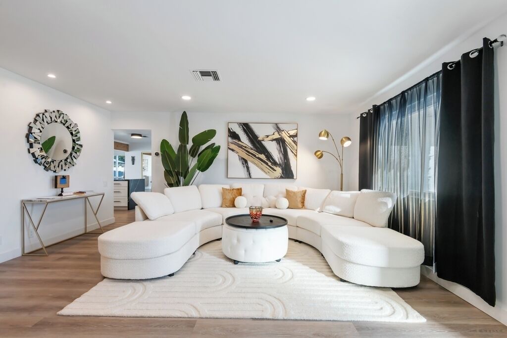 Photo of Livingroom in Desert Park Estates