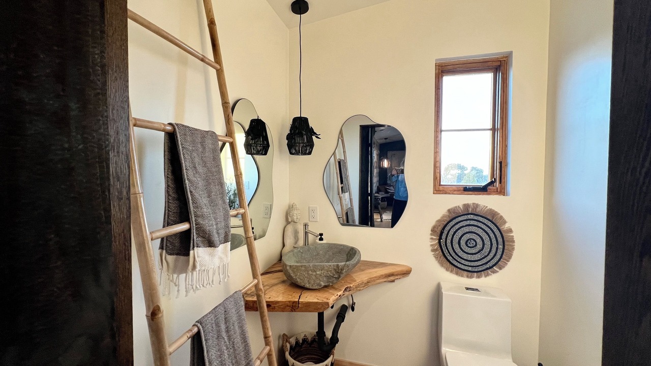 Photo of Bathroom in Lone Pine