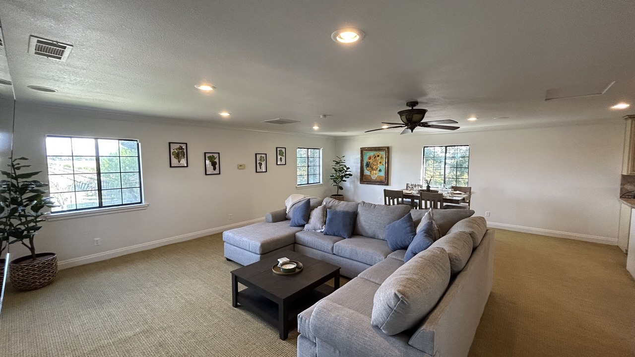 Photo of Livingroom in Victor
