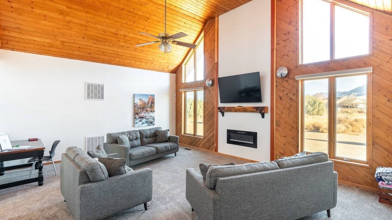 Photo of Livingroom in Dammeron Valley