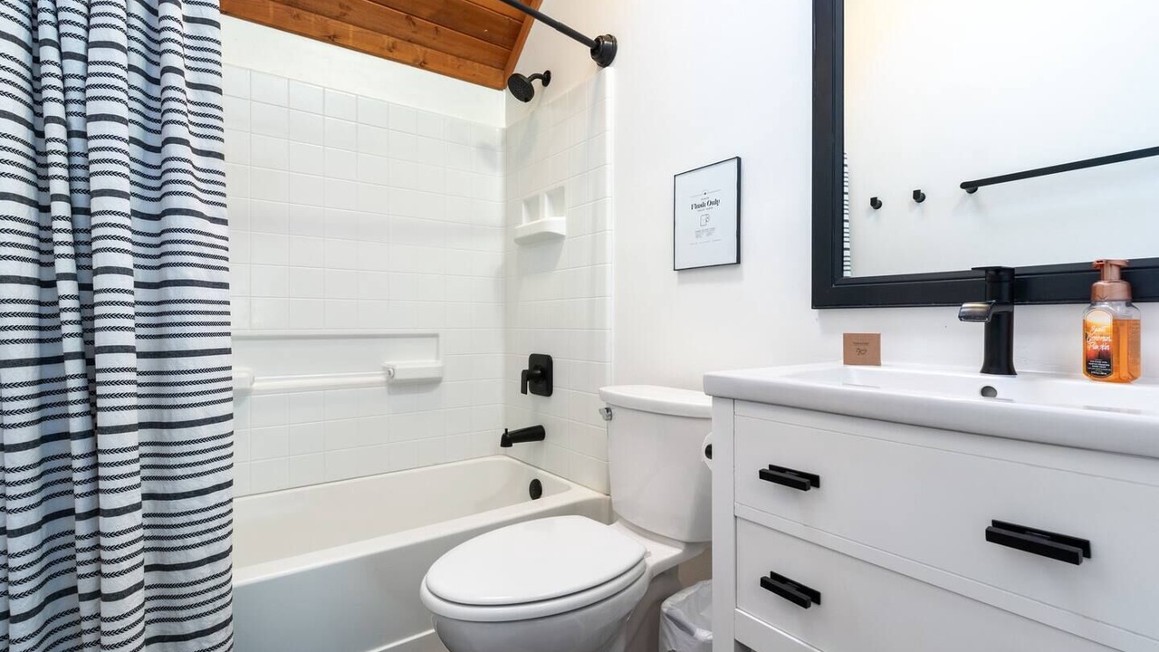 Photo of Bathroom in Dammeron Valley