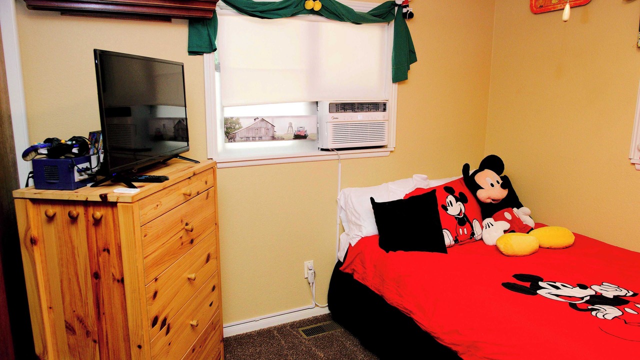 Photo of Bedroom in Crestline