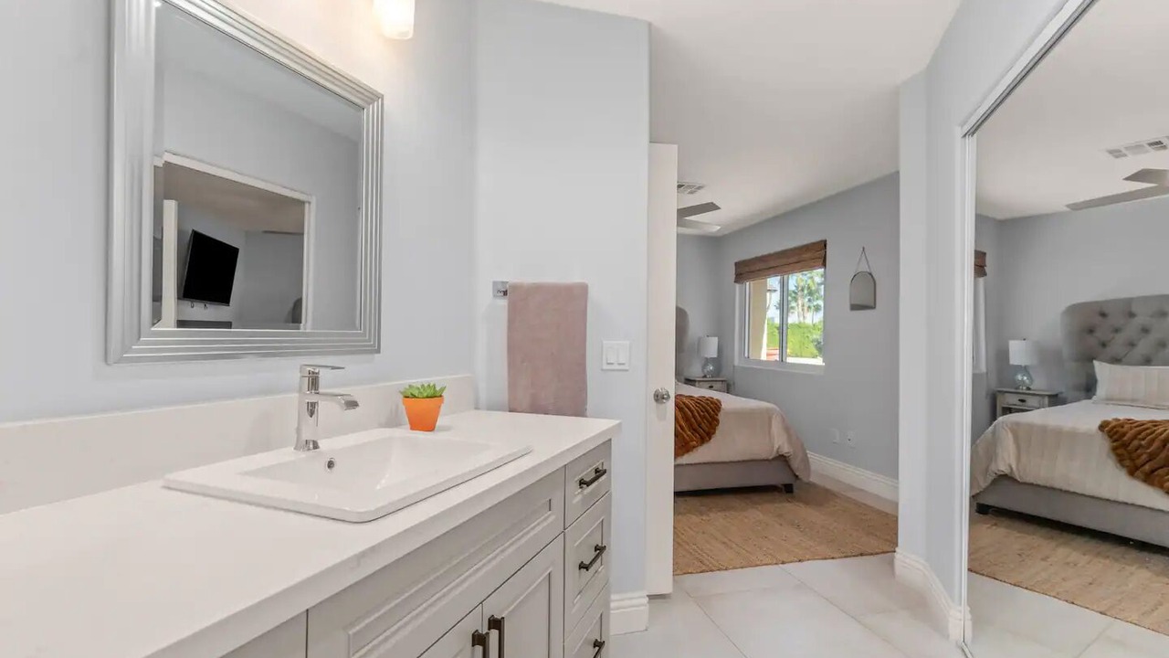 Photo of Bathroom in Racquet Club West